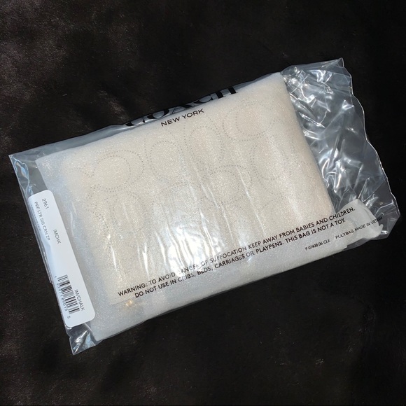 NEW! COACH Leather Perforated Signature Wristlet, Color: Chalk, NWT, GORGEOUS!! - Picture 3 of 8